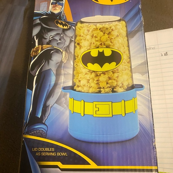DC Comics Batman Mini Stir Popcorn Maker - Picture 2 of 10